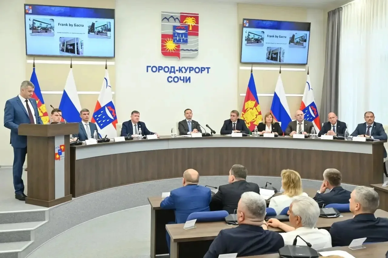 📍Работу потребительской сферы Сочи в условиях высокого летнего сезона обсудили на совещании. В июне