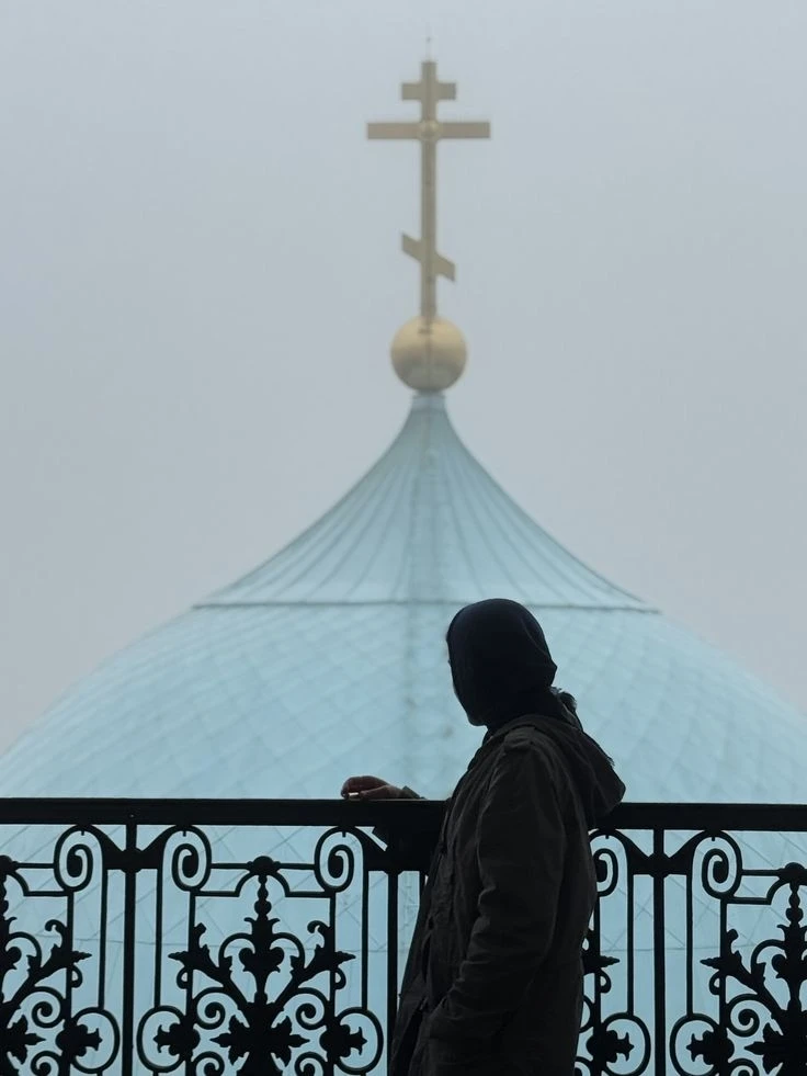 Самолюбие – это ложь души, превращающая человека в актера, играющего на сцене жизни рад...