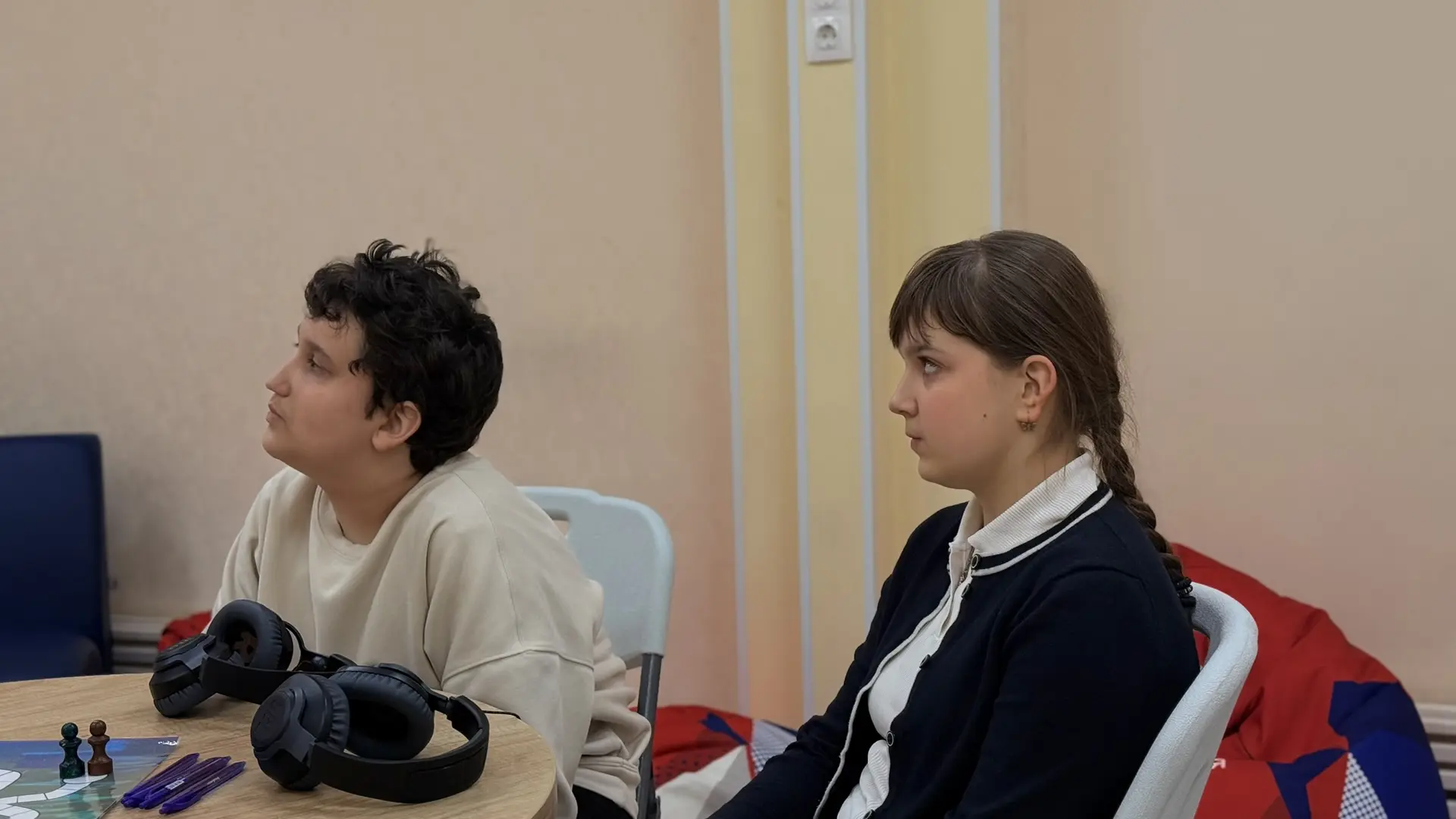 🏫 Обучающиеся школы вместе с советником по воспитанию посетили мероприятие «Громкий вопрос». 🗣️❓  🎉 