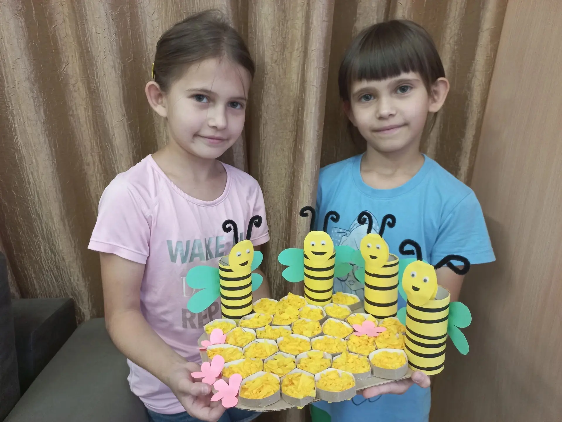 Лето - прекрасная пора для творчества и фантазий. Сегодня ребята младшей группы Быковского СРЦ, воор