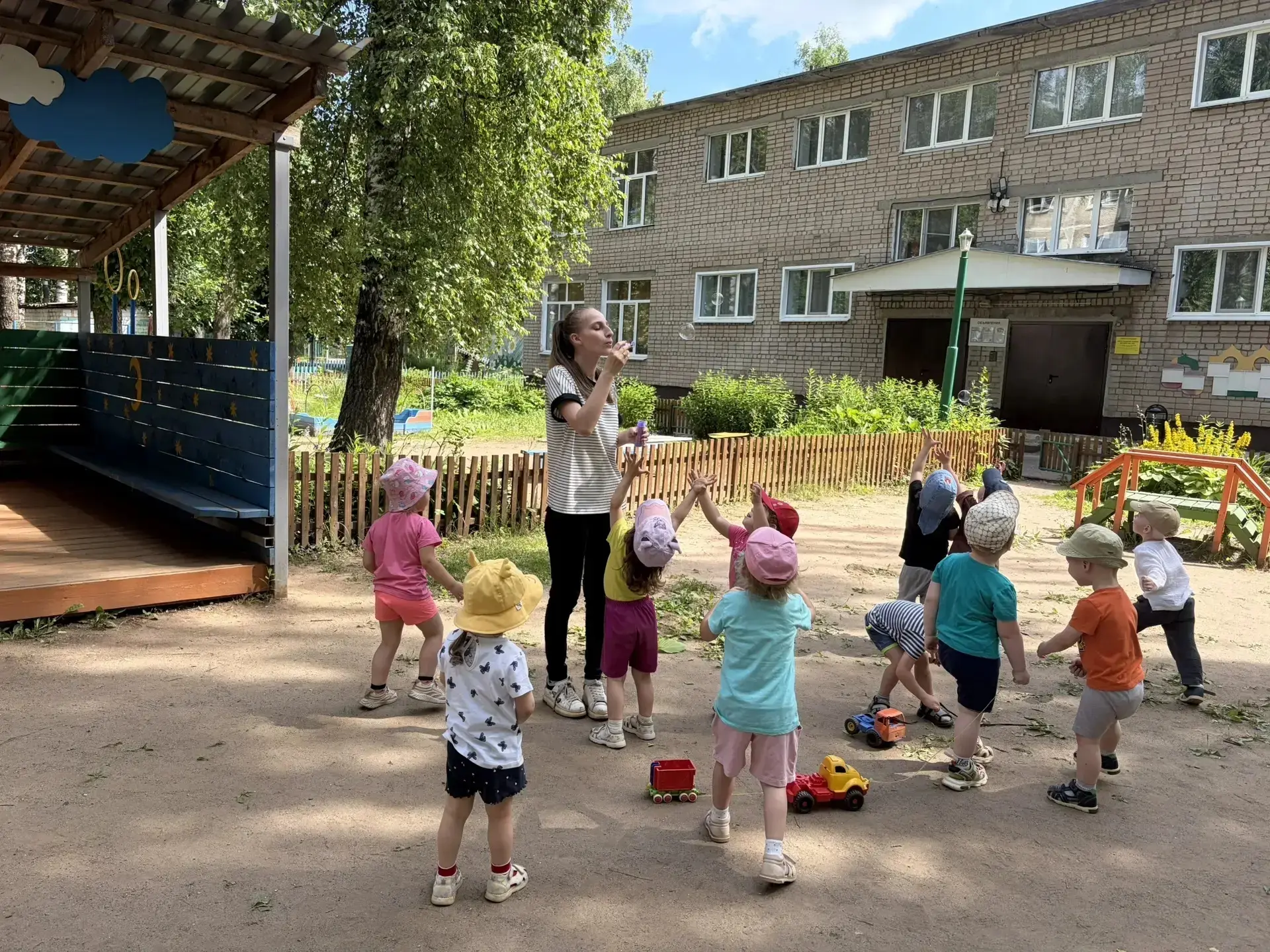 «Солнце, воздух и вода — наши лучшие друзья!» 🍀

✨В нашей группе прошла тематическая неделя «Солнце