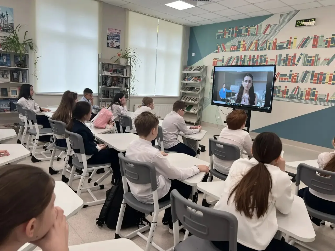 🇷🇺В понедельник, 13 апреля 2026 г. новая учебная неделя в нашей гимназии началась традиционно с испо