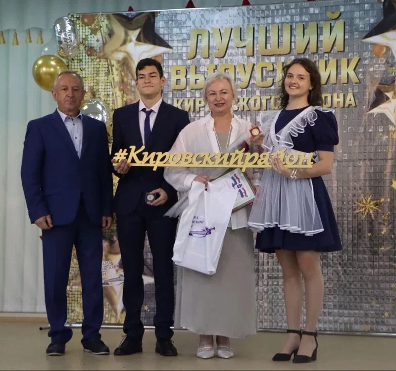 Лучший выпускник Кировского района 🔥

🔥Сегодня состоялась торжественная церемония вручения золотых