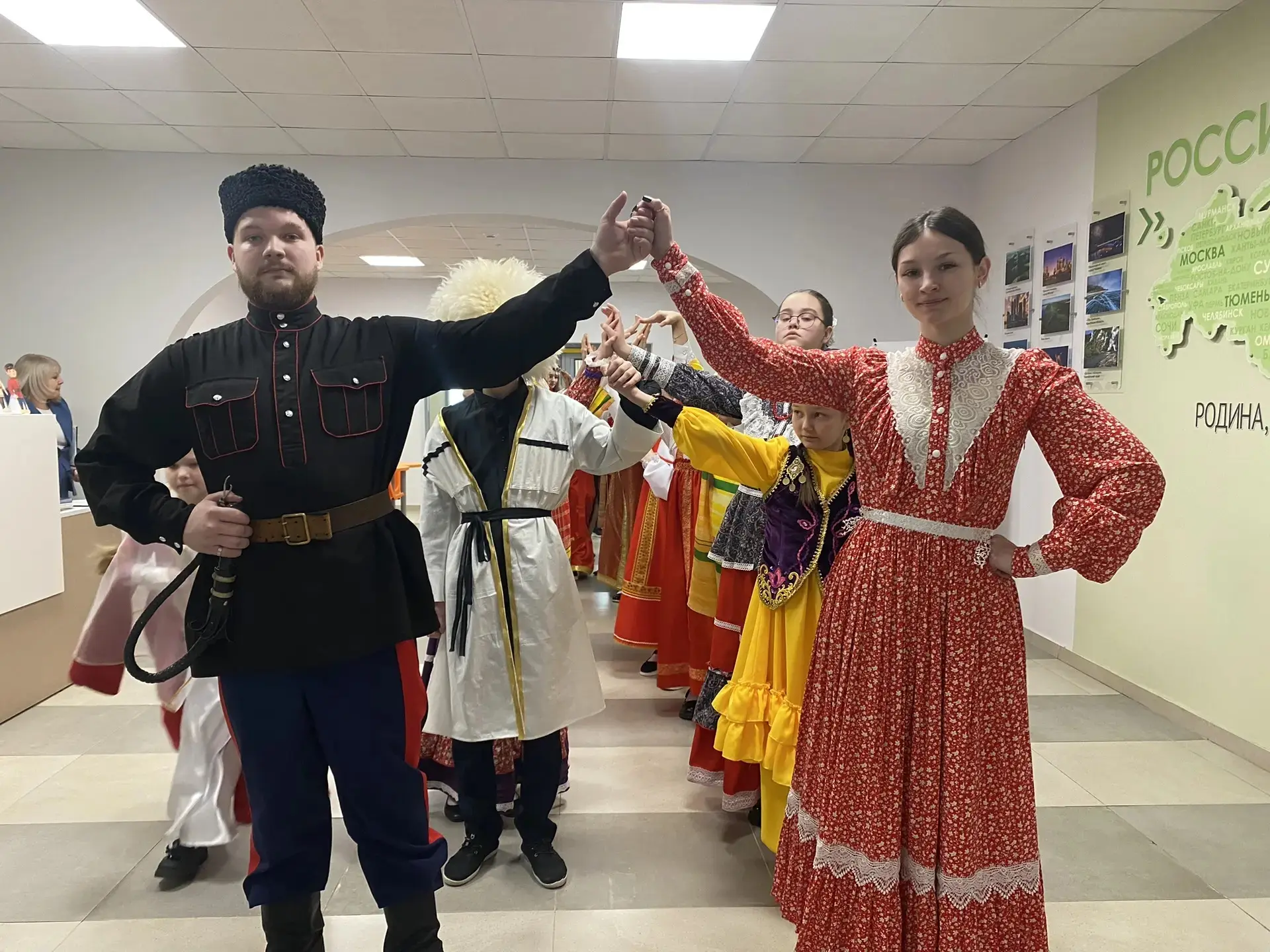 🌟 Почетные гости в стенах школы!  Сегодня у нас много приглашенных гостей, среди которых:  ⚔️ Предст