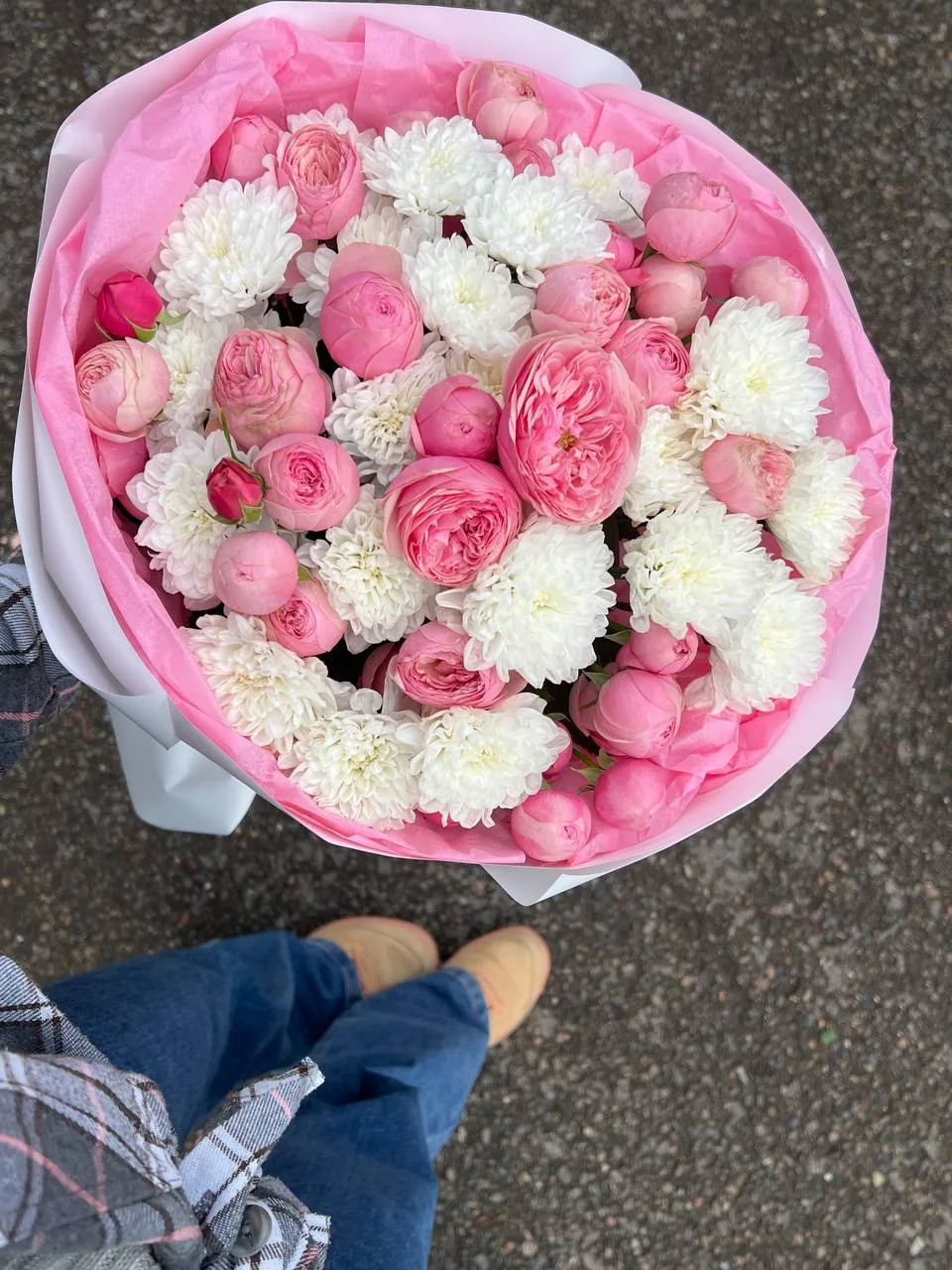 Букет «Сама нежность» из пионовидных кустовых роз и хризантемы 🥰🥰🥰🥰