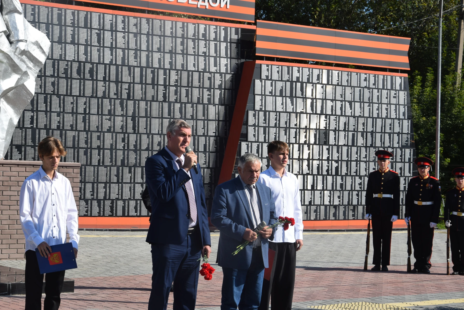 Сегодня на территории Мемориального комплекса в г. Черепаново состоялся митинг памяти, ...