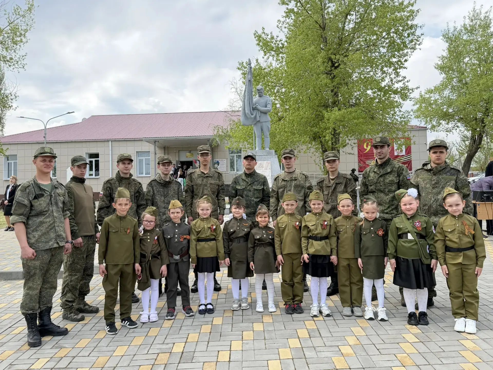 И в будний день и в праздничную дату