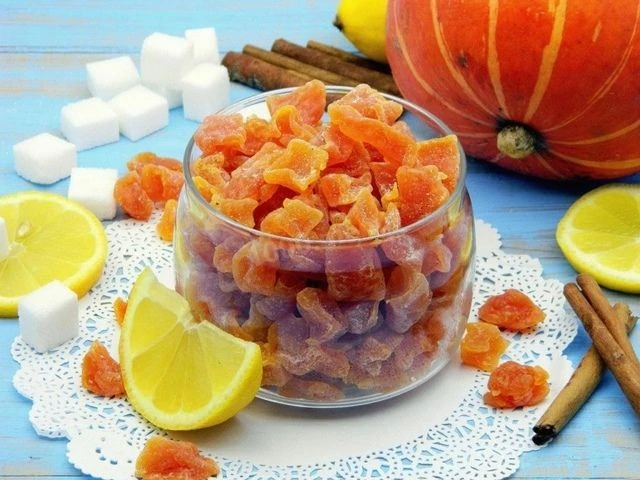 Тыквенные цукаты
Вкусные, яркие и восхитительные тыквенные цукаты станут прекрасным угощением к чаеп