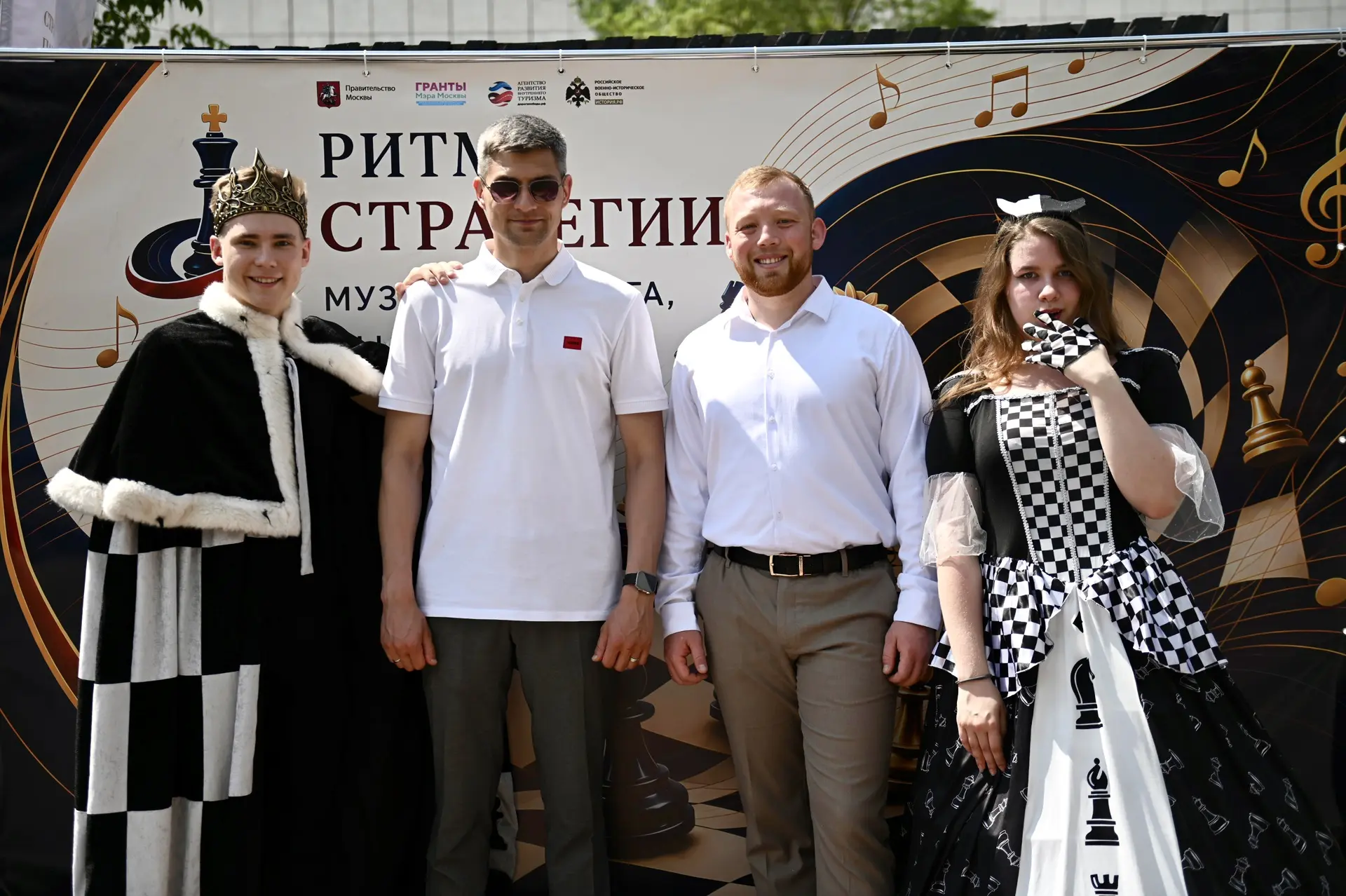 Участники программы «Время героев» поделились опытом с молодежью в рамках мероприятий ко Дню России
