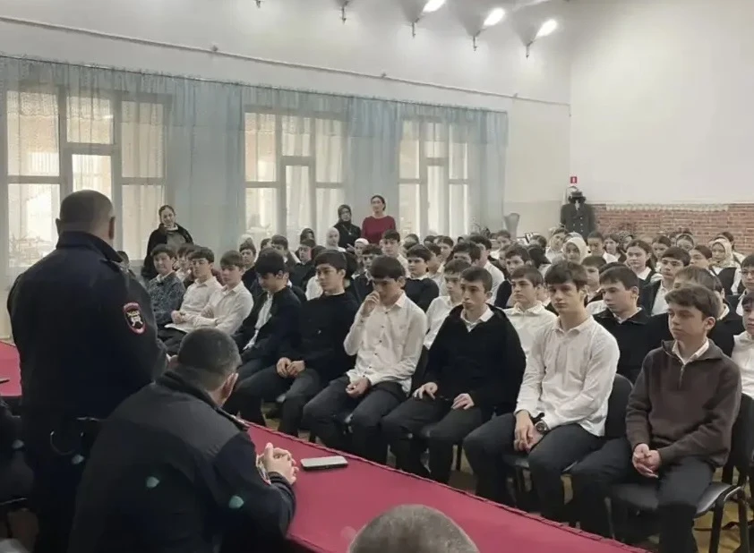 🗓️В МБОУ «Гимназия» прошли классные часы для учеников 7–11 классов, посвящённые важной и актуальной 