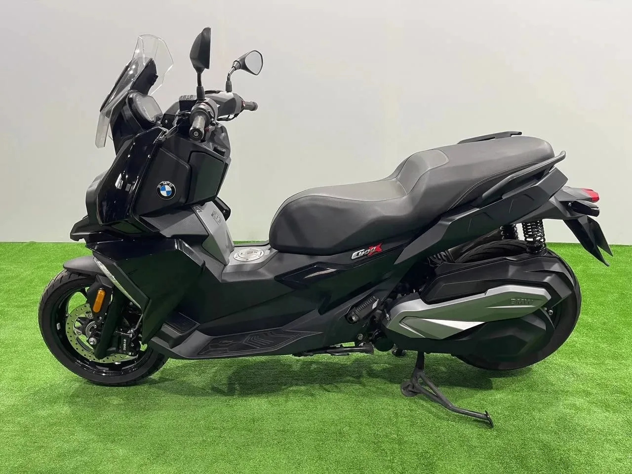 BMW C400X в наличии во Владивостоке  Характеристики:  - 2019 год - объем 350 см3 - Аукцион AUCNET - 
