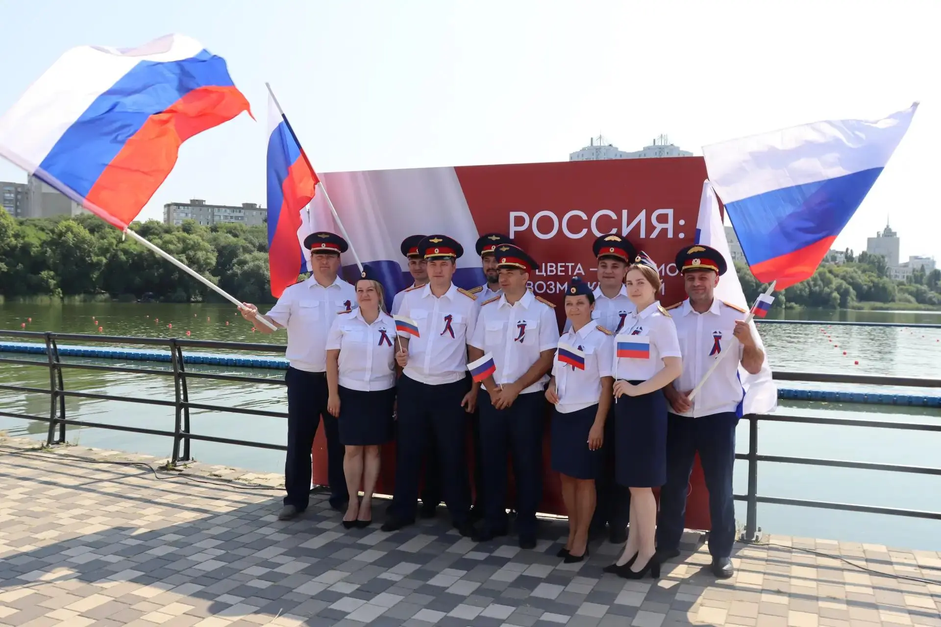В Воронеже сотрудники регионального управления СК России приняли участие в патриотическ...