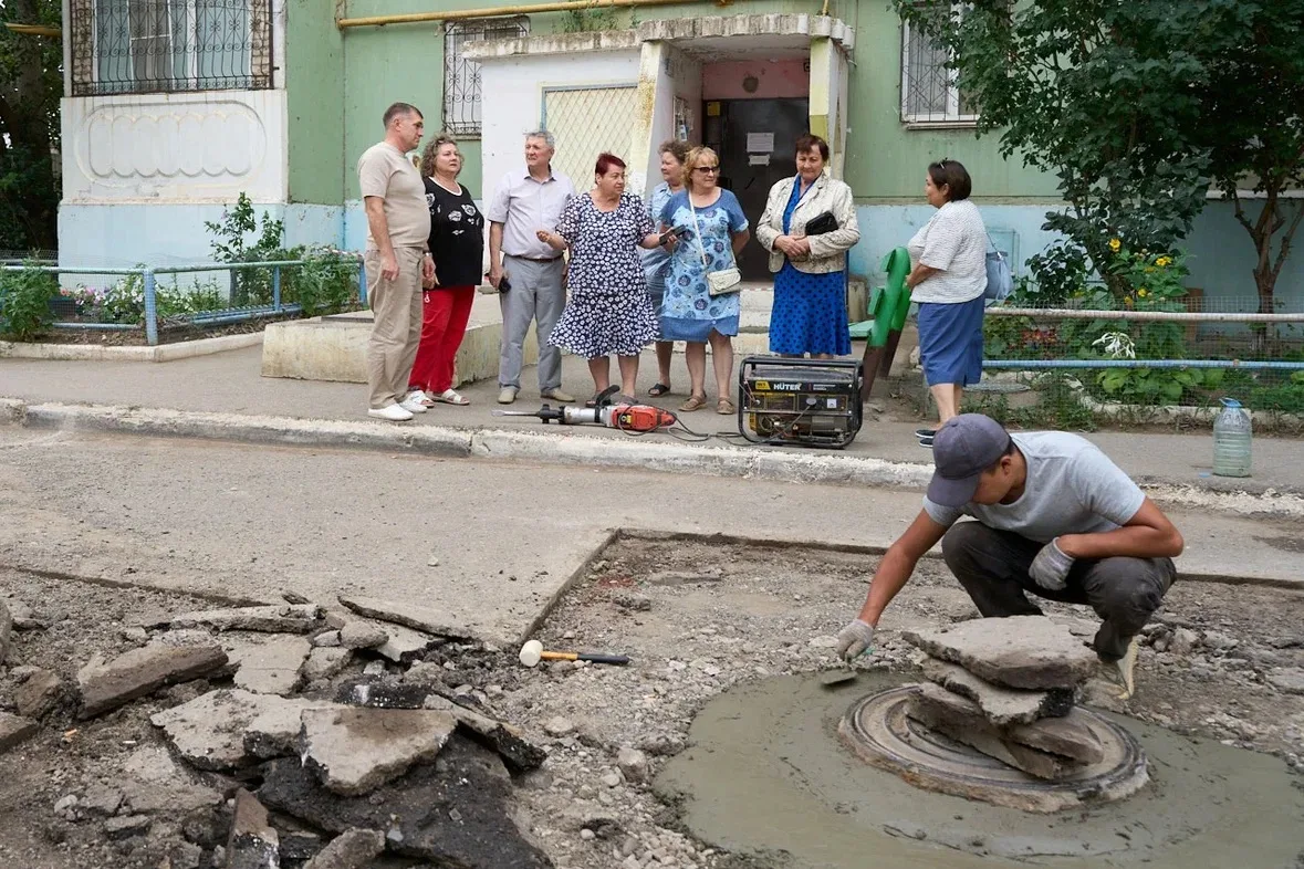 Во дворе дома № 43 по улице Бориса Алексеева одним из главных вопросов, требующих внима...