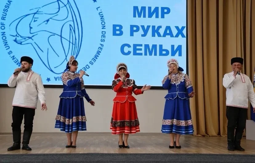 💫В среду, 10 июня, народный вокальный ансамбль «Любава» выступил в городе Тула!🥳
На завершающем эт