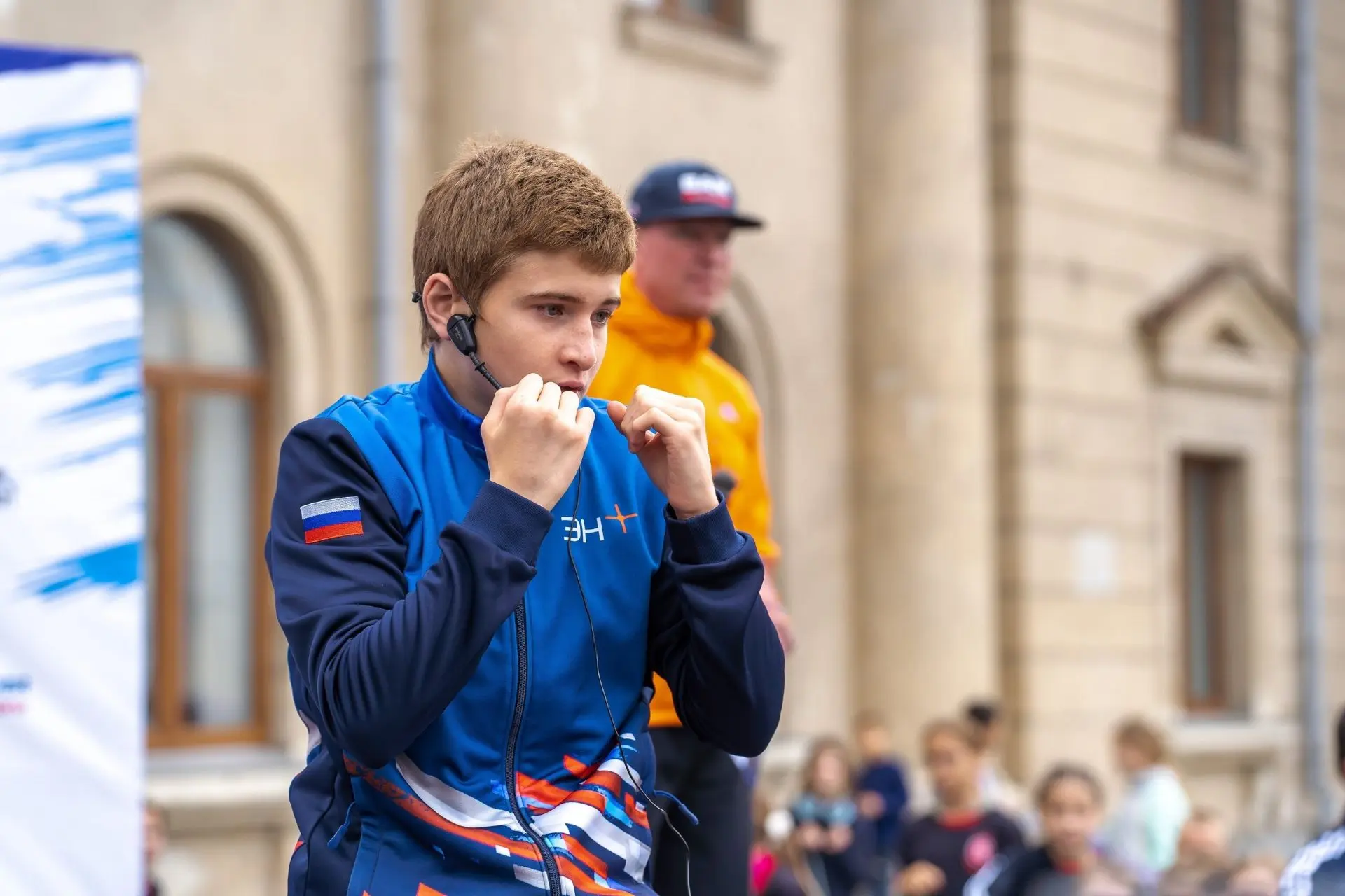 🥊Более 600 человек приняли участие в массовой зарядке на площади Ленина в Ангарске. В ...