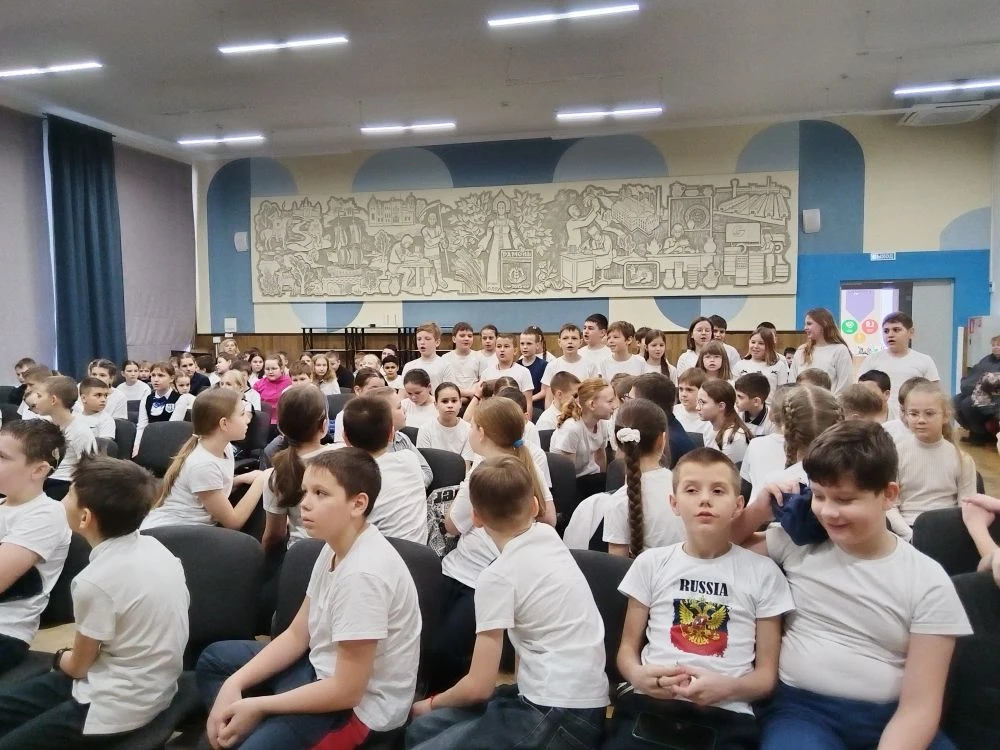 🎤 В лицее —   Песни войны...  На этой неделе в стенах  лицея царит особая атмосфера. Ученики с 3 по 
