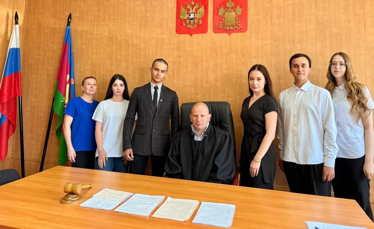 ⚖️ Погружение в профессию: практика в суде!
Студенты Тбилисского филиала СКТ «Знание» проходят важне