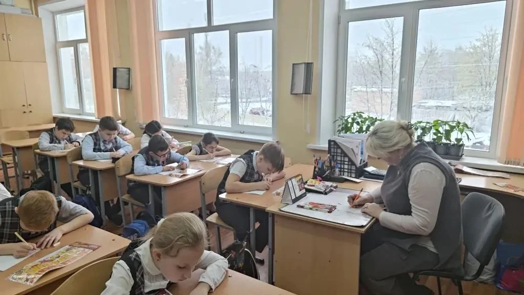 🇷🇺 Ученики 3А класса приняли участие в акции, посвящённой 81-й годовщине Победы в Великой Отечествен