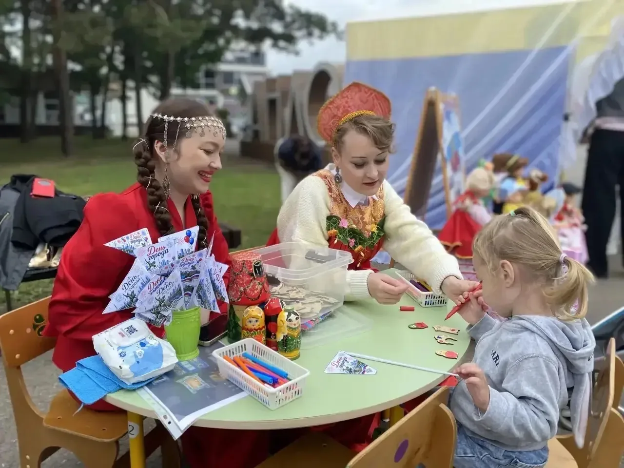 🇷🇺В парке «Волна» продолжается праздничный концерт!
Сегодня мы отмечаем сразу три важных события:
