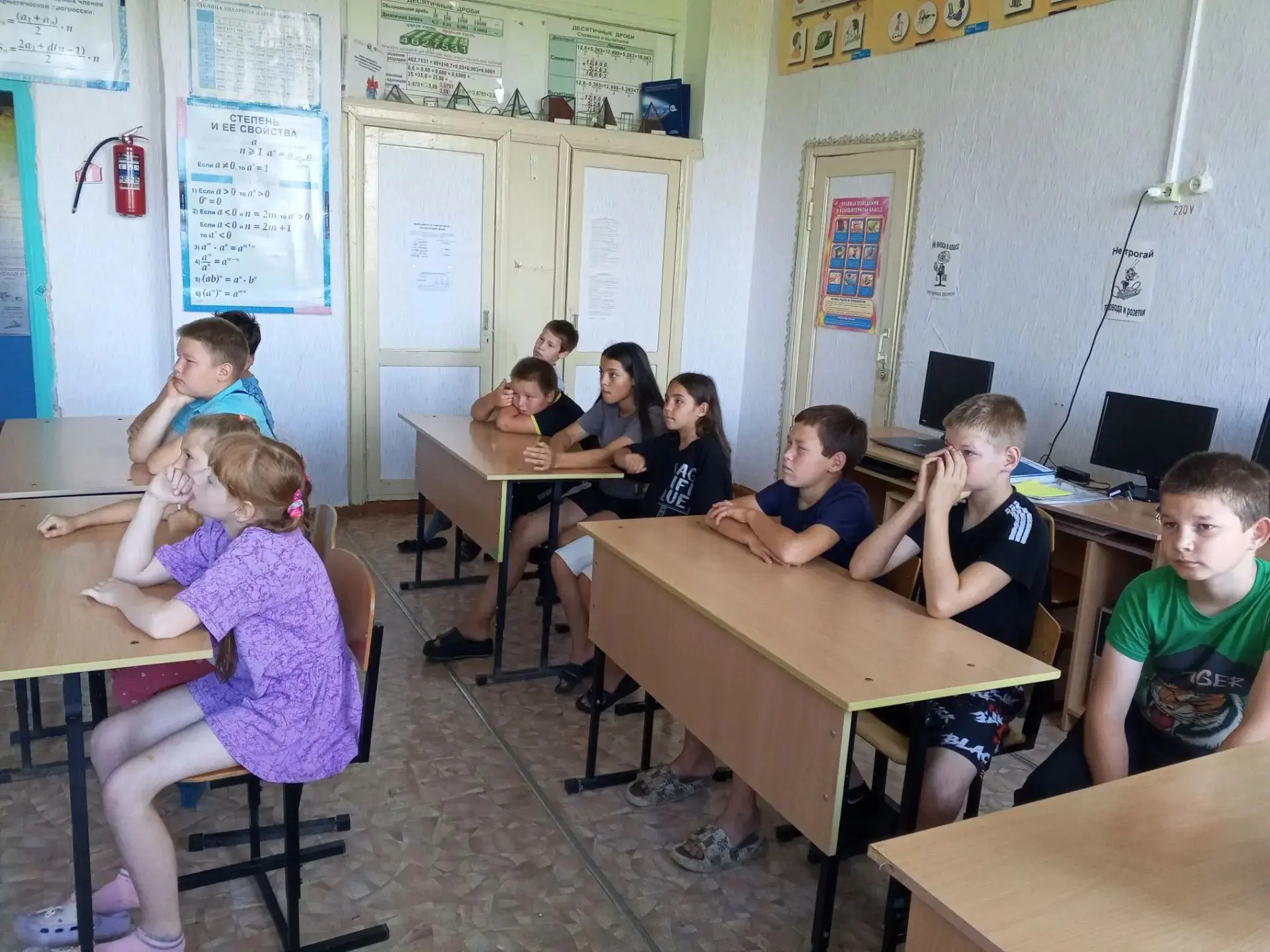 28 июля в Лопатинской школе  была проведена беседа с детьми. Афанасова Екатерина Сергее...