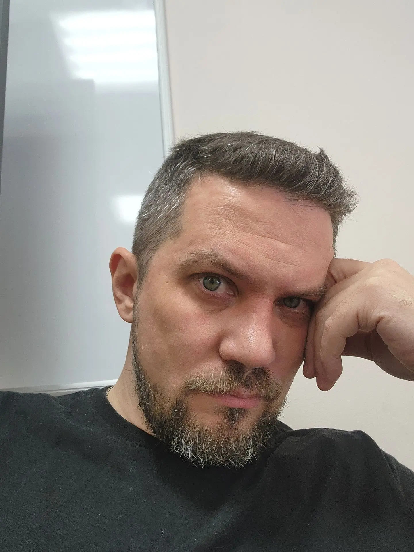 Горе - это не слабость. Это любовь, у которой нет адреса