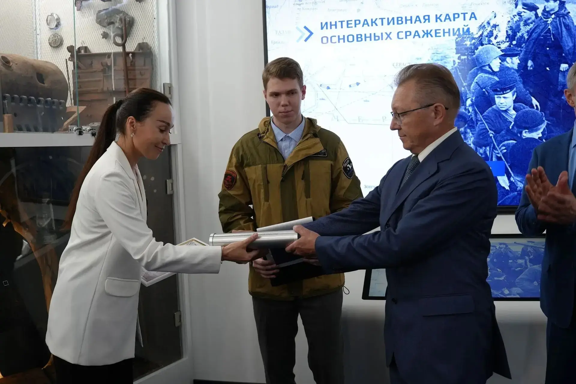 Историко-патриотический центр "Наследники Победы" ЧГУ им. И. Ульянова получил капсулу со священной з