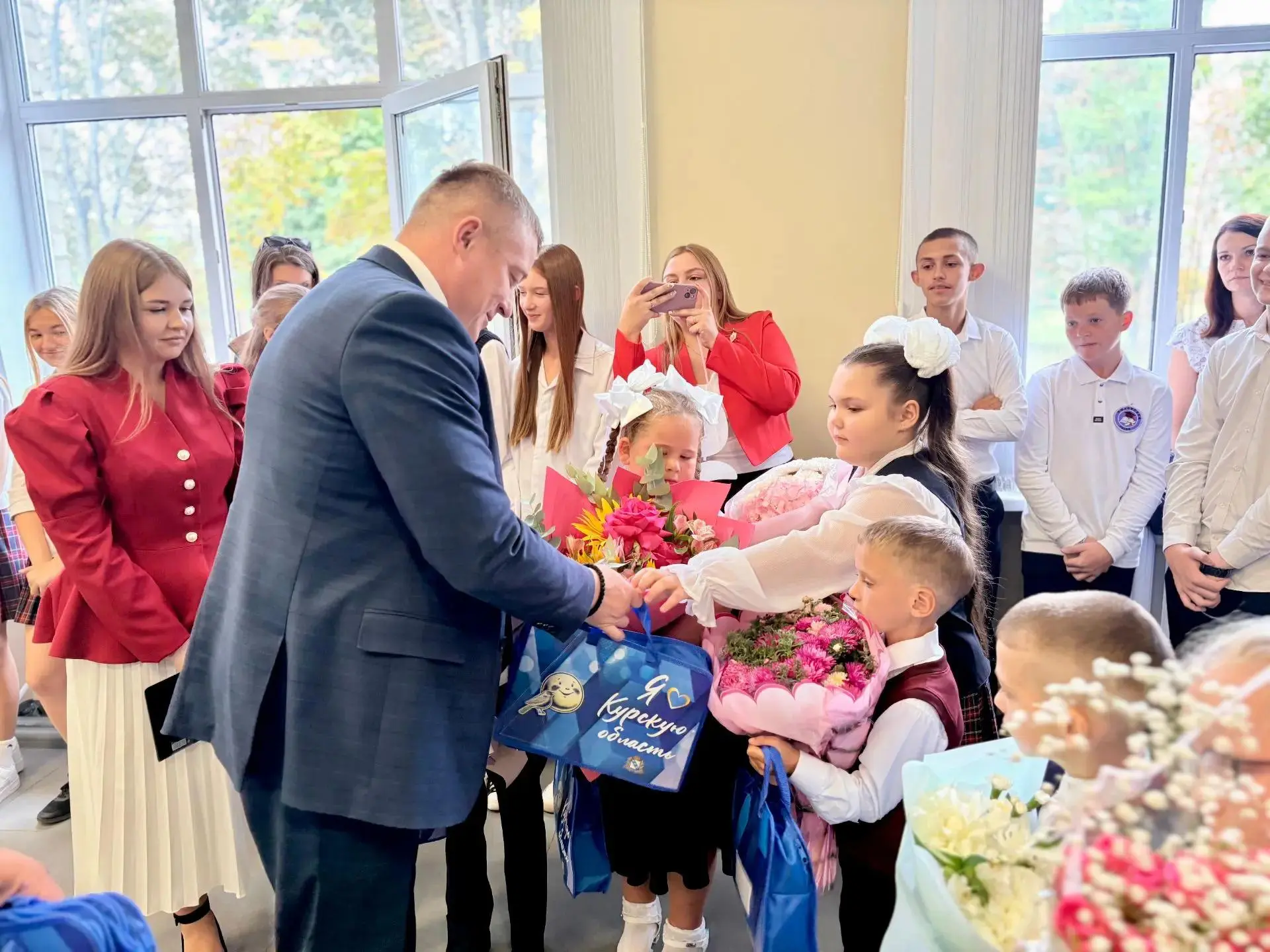 🎉 С Днём знаний, дорогие школьники, родители и педагоги! 🎉