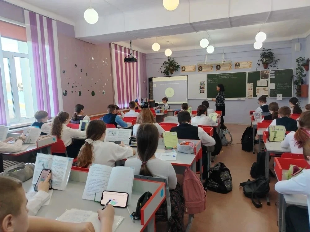 🎗️🇷🇺 В рамках традиционных "Чтецких программ" состоялось заседание Литературного клуба, которое было
