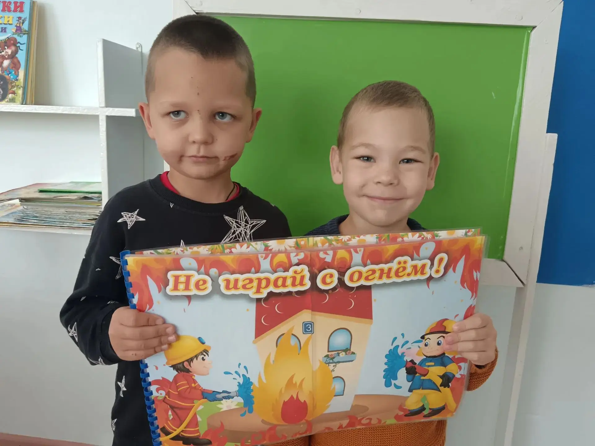С детьми старшей группы была проведена беседа на тему: "Пожарная безопасность", в котор...
