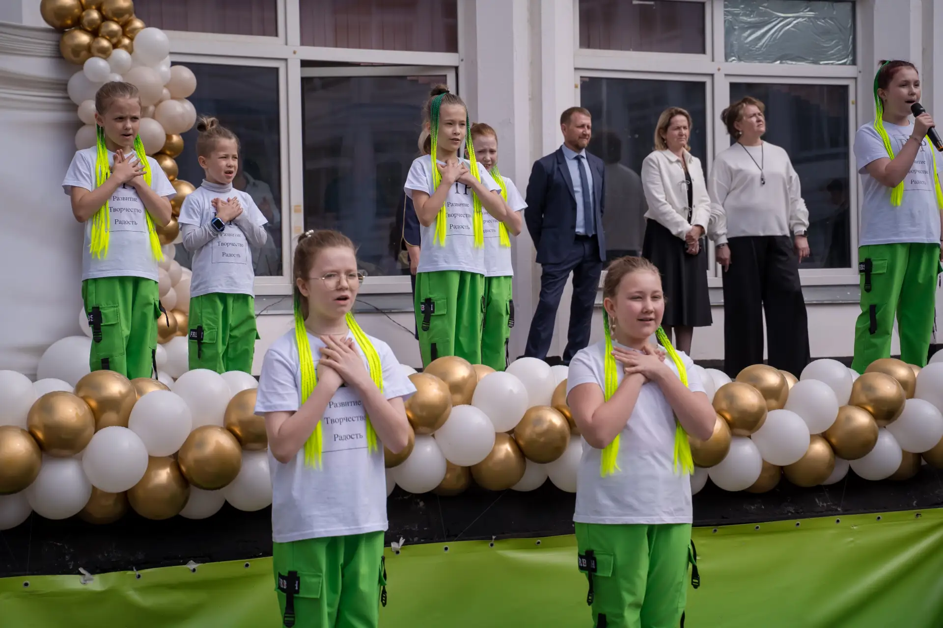 🎒🔔 Последний звонок на Крылатских холмах: впереди экзамены и каникулы!  🎉 Вот и прозвенел Последний 