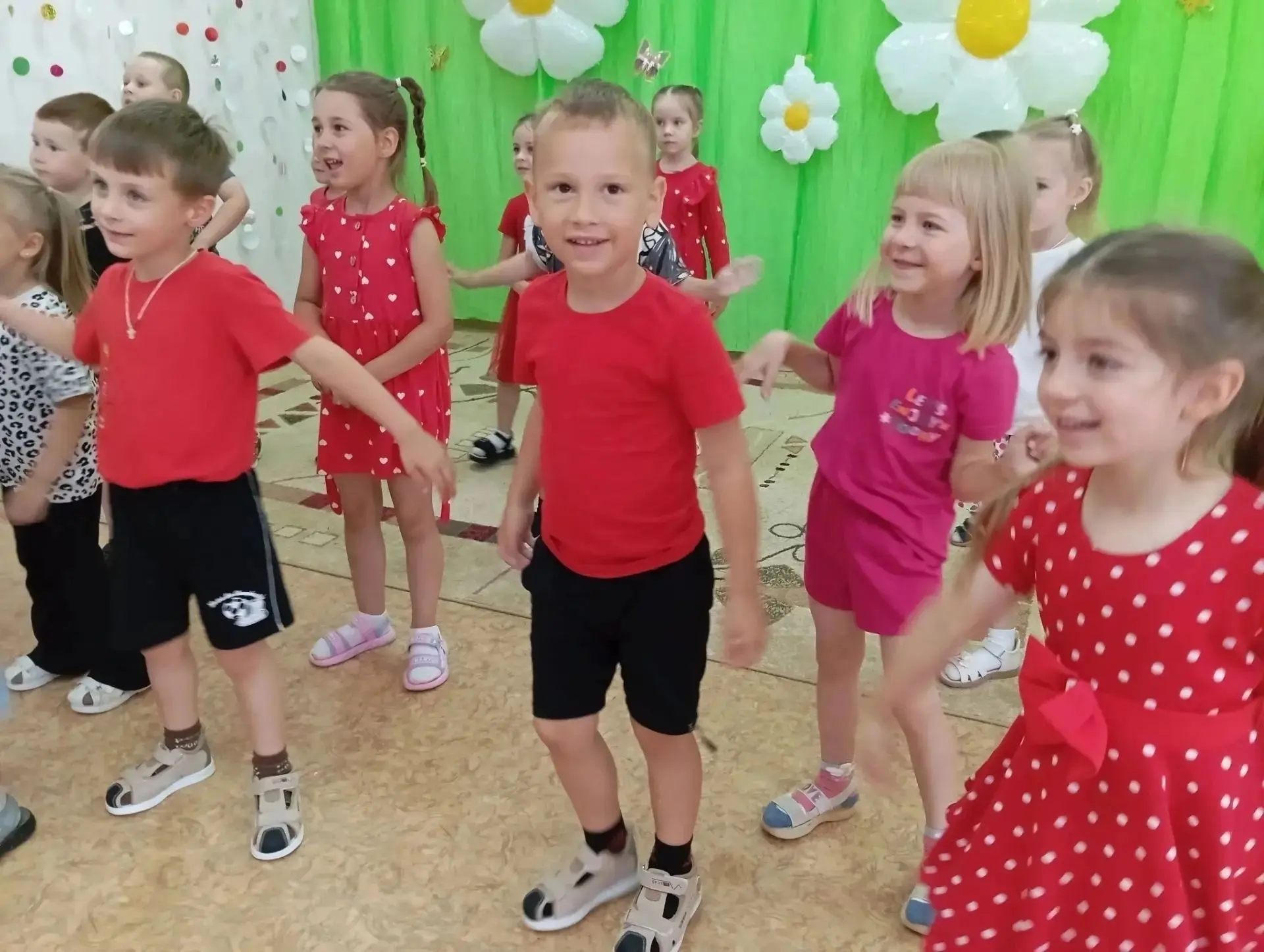 🎨 Цветная неделя в детском саду: День первый - красный! ❤️

❤️В нашем детском саду стартовал настоя