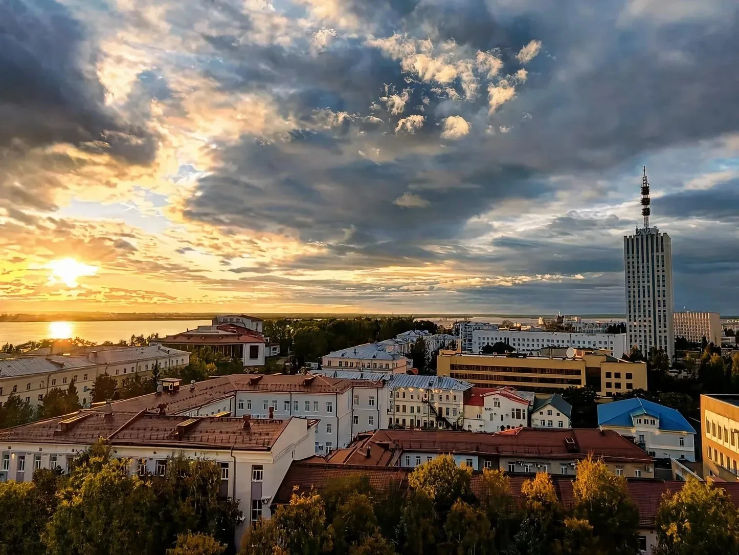 В регионе сохранится аномально теплая и дождливая погода.