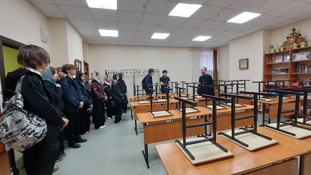 В рамках муниципального проекта "Семья как храм" учащиеся 10 а класса МБОУ СОШ 24 посетили образоват