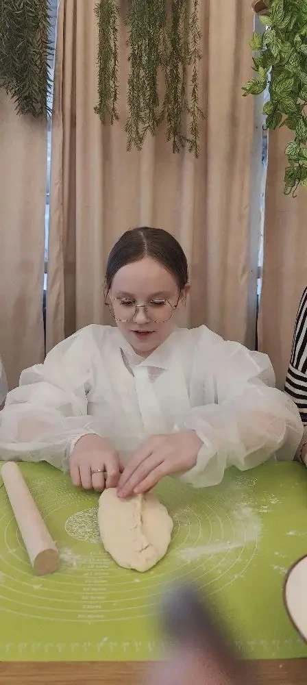 🥙27 марта 6«Б» класс посетил ресторан «Зазо», где принял участие в мастер-классе по приготовлению ха
