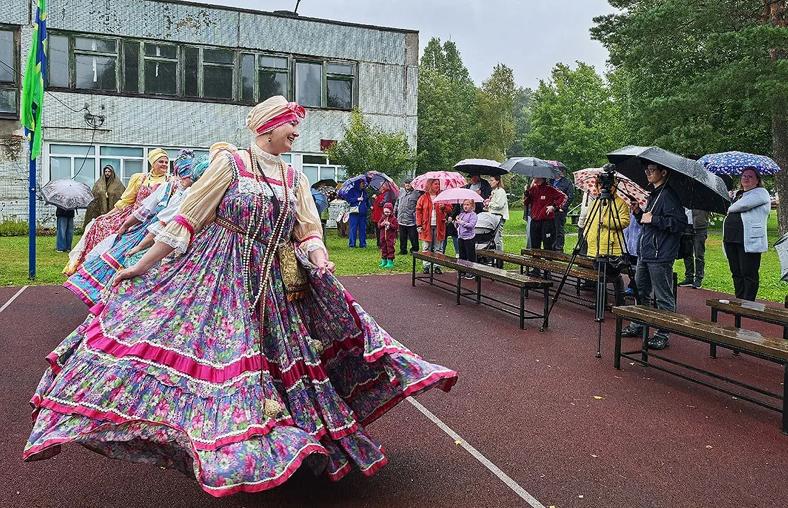Центральная усадьба Пашозерского сельского поселения вновь встречала гостей. Сегодня зд...