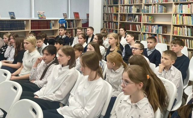 УРОК В БИБЛИОТЕКЕ   🎓В Библиотеке №153 для учеников 5 «Б» и 5 «В» классов была организована замечате