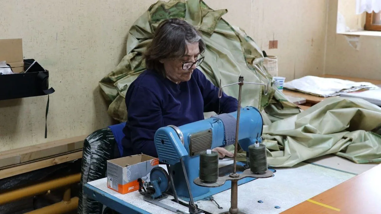 Волонтеры Усолья-Сибирского сшили 12 плащ-палаток с усиленными швами для военнослужащих

В городе Ус