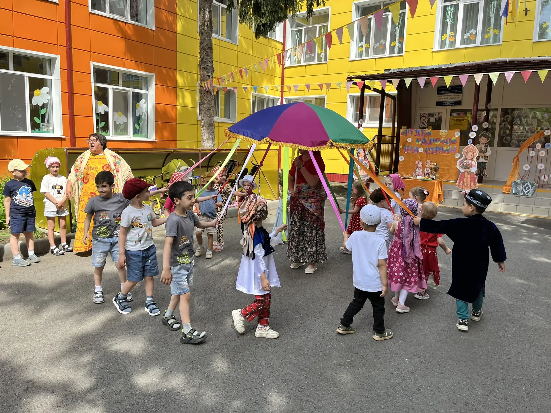 Лето в нашем детском саду бьёт ключом — оздоровительная кампания в самом разгаре!☀️

На этой неделе 