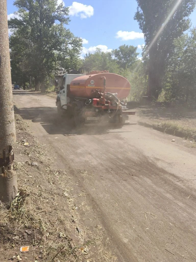 Сегодня в городе Суходольск по улице Постышева провелись работы по чистке,уборке проезж...