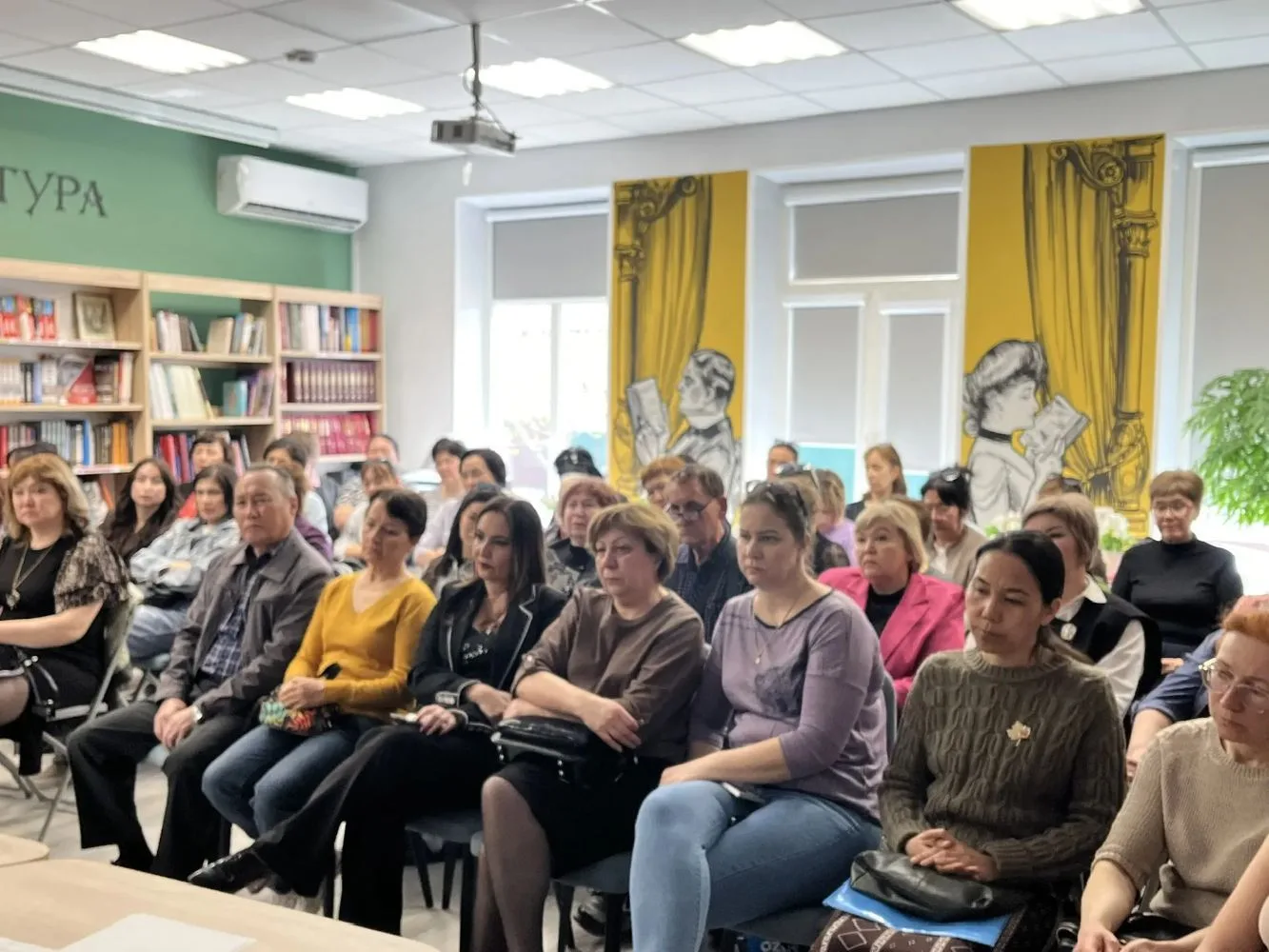 3 апреля в модельной библиотеке состоялась встреча  работников культуры  с  главой МО К...
