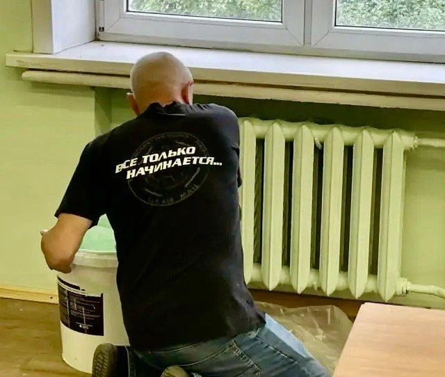 У ребят - каникулы, у педагогов - отпуск, но инженерные службы нашей школы трудятся не покладая рук 
