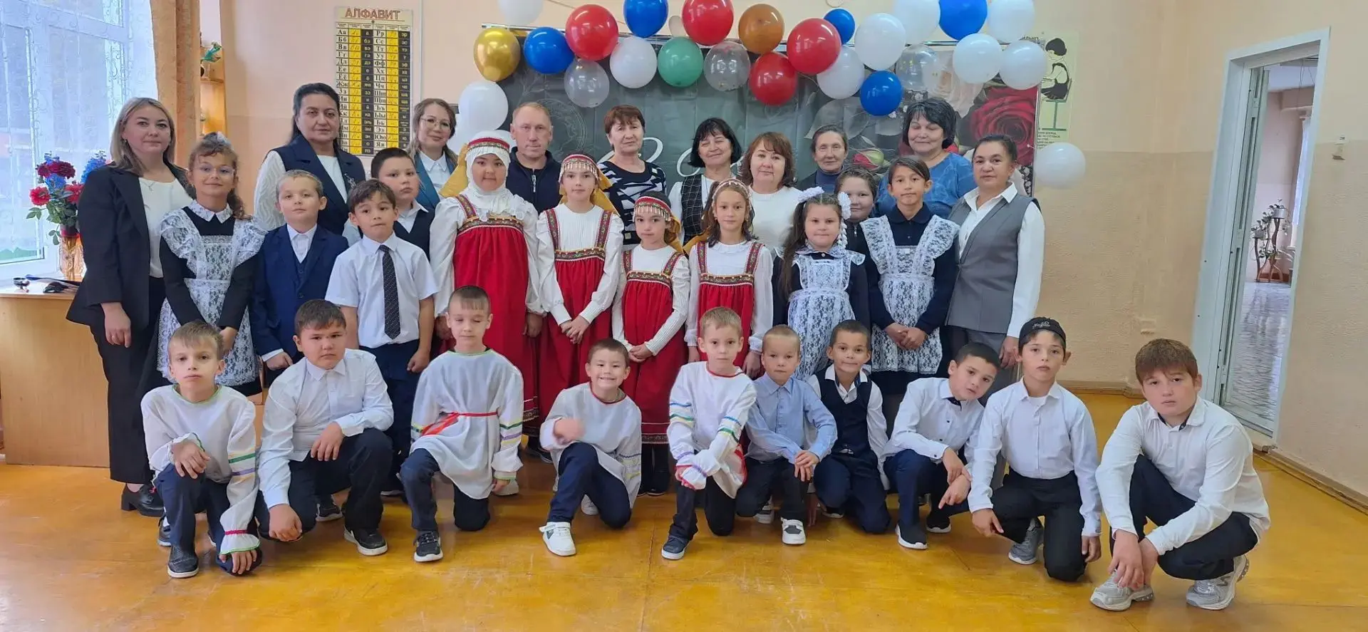 Сегодня в нашей школе МОБУ СОШ с. Благовещенка было шумно, весело и очень тепло.