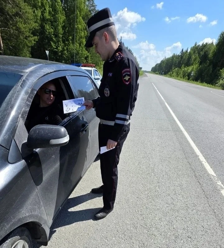 Сотрудники Госавтоинспекции напомнили водителям о внимательности на автодорогах регионального значен