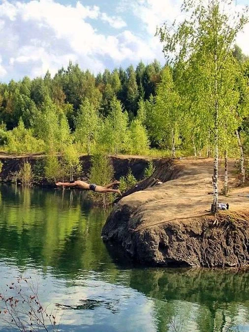 Потрясающее озеро с чистой водой

Нашли для вас еще одну локацию для купания этим летом. Цернское оз