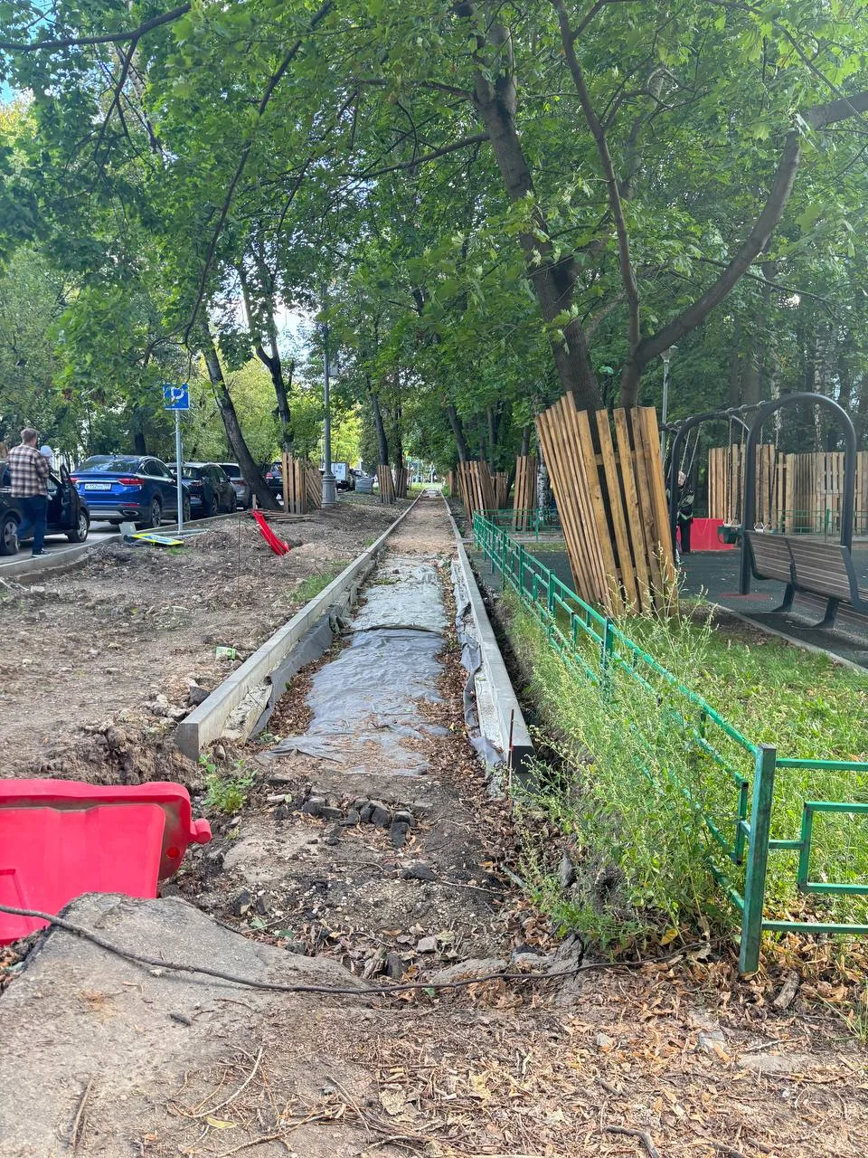 🚧 Ремонт дороги на 6-м проспекте заморожен, жители жалуются на мусор