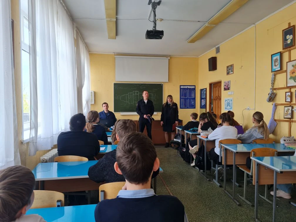 🚔 Профилактическая беседа от ГИБДД: безопасность на дороге для пятиклассников  Сегодня нашей школе п