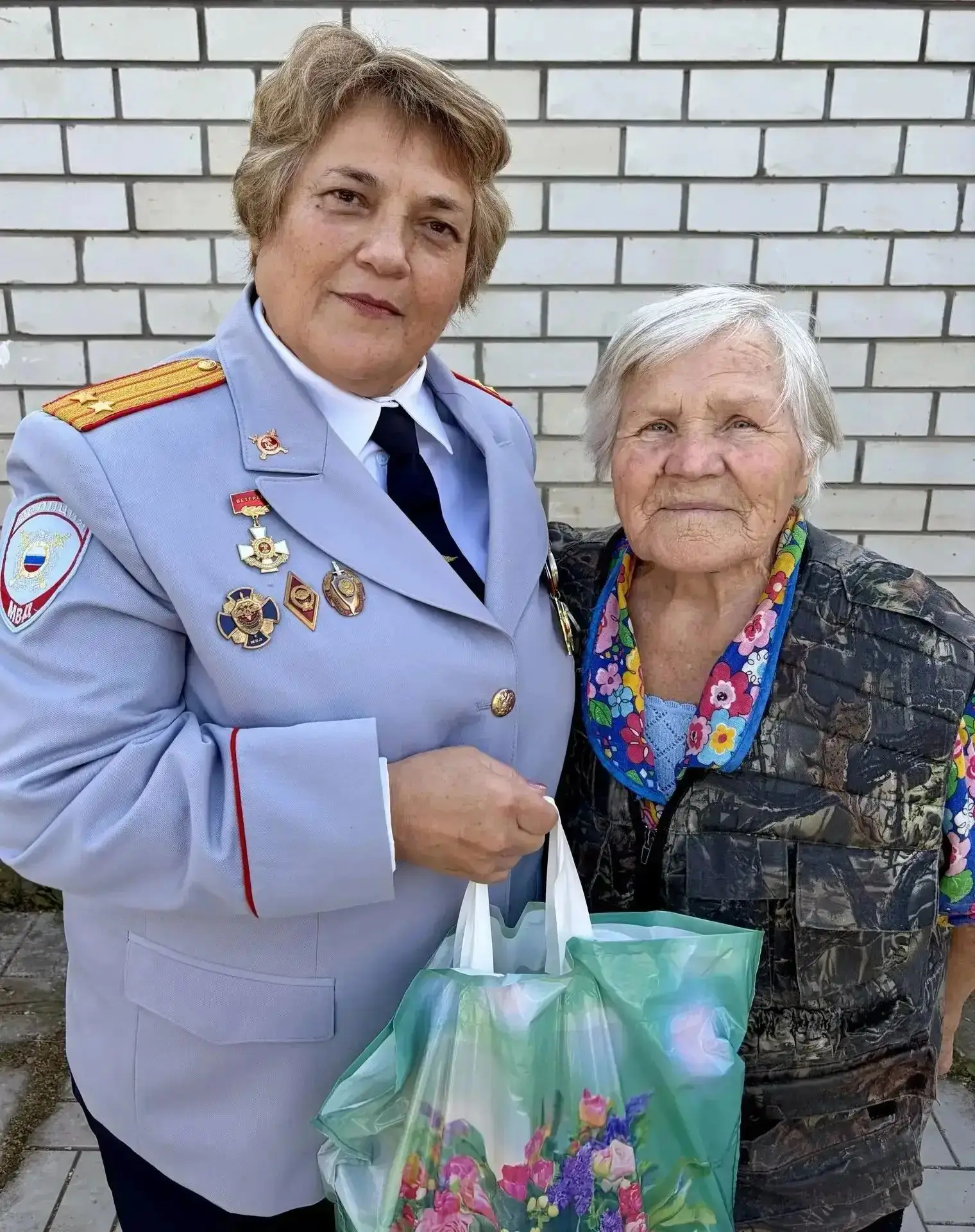 🔹Волонтёры по поручению районного Совета ветеранов поздравили представителей старшего ...
