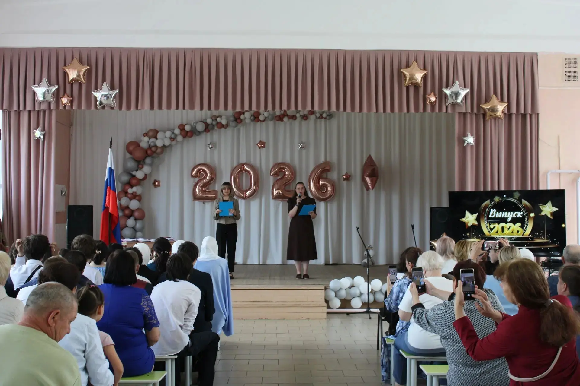 В школе состоялся особенный день! 🎓 

Мы с гордостью вручили аттестаты нашим девятиклассникам. Это 