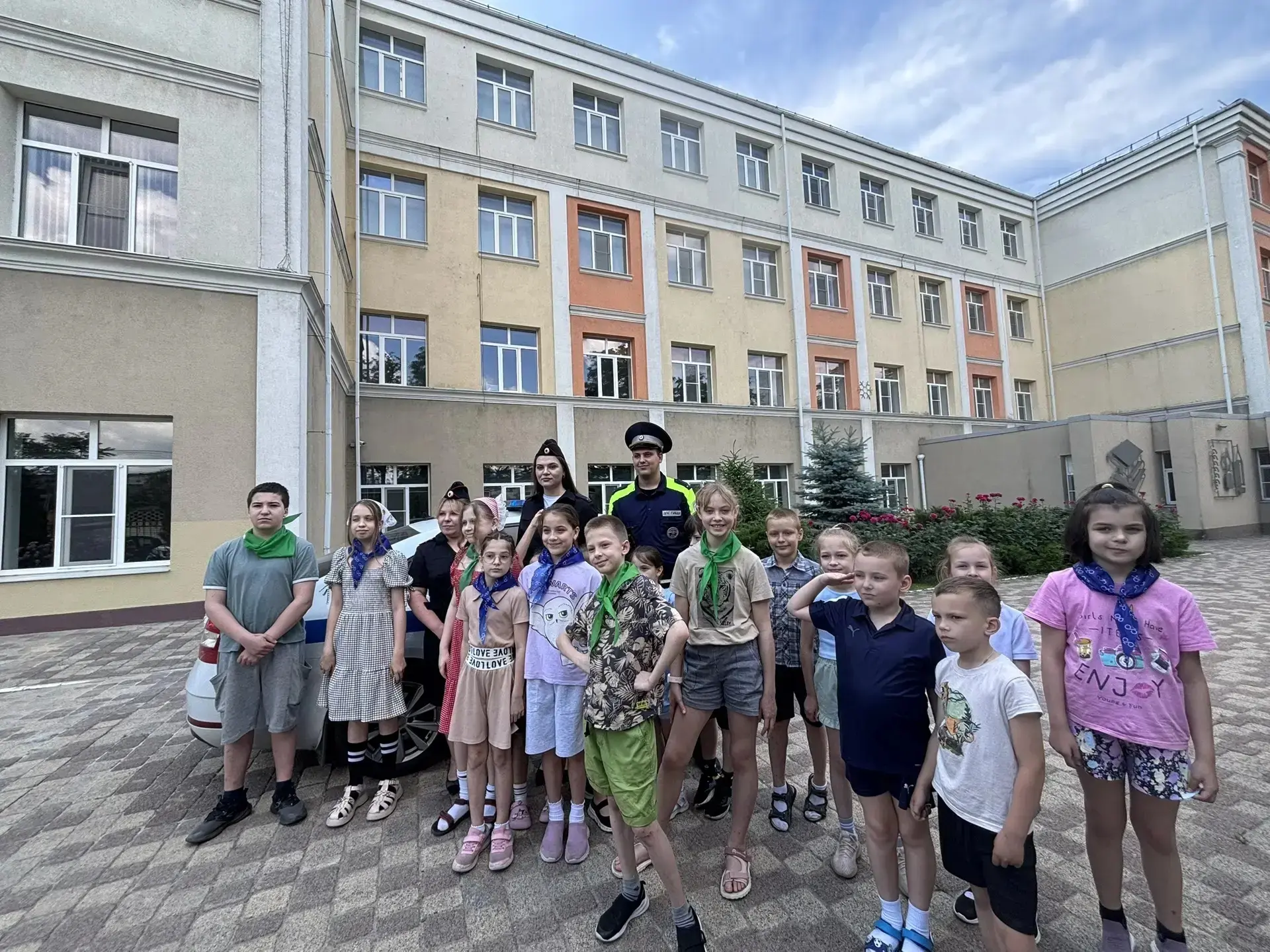 День 8⃣ в «Дружбе народов»: в гостях у марийцев — лесного народа, экскурсии и открытки ко Дню России