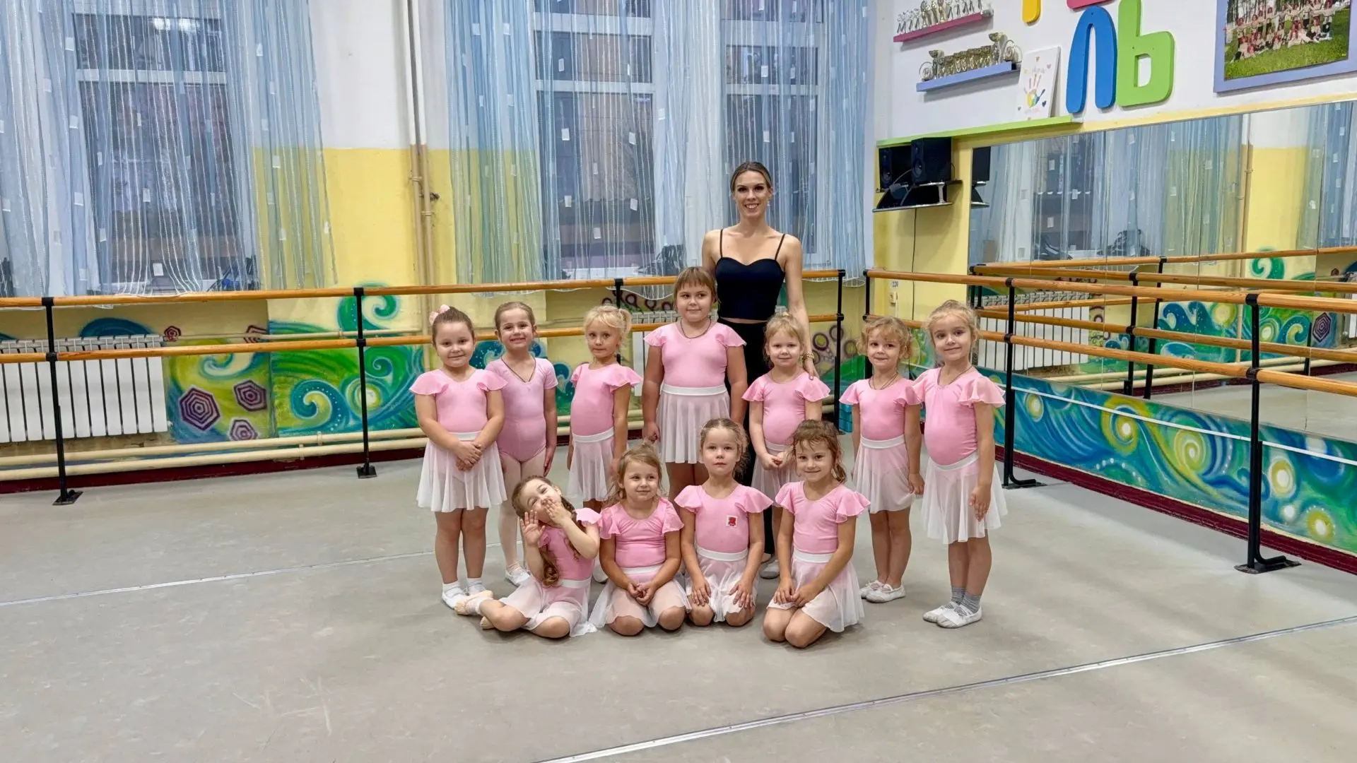 💃 В танцевальном коллективе «Акварелька» под руководством Пчеленок В. Е. ярко и динами...